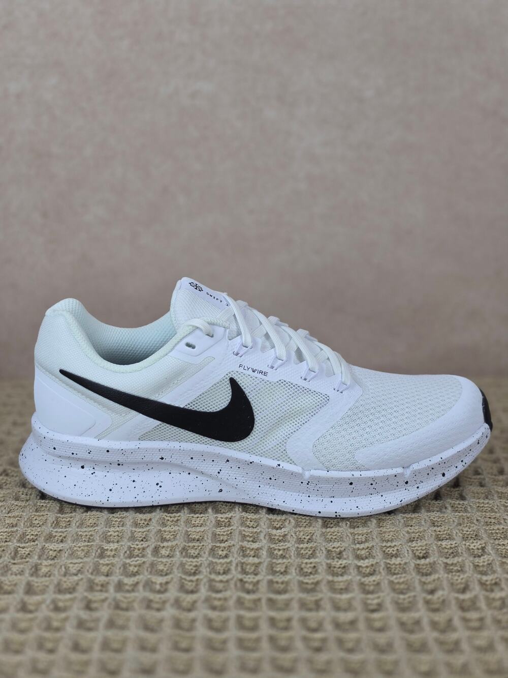 Nike Run Swift 3 SE IB4370‑100 Women’s 8 White Black – Brand New